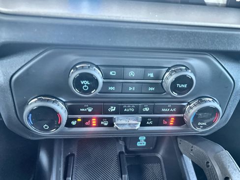 New 2025 Ford Bronco Outer Banks w/ Sasquatch Package image 21