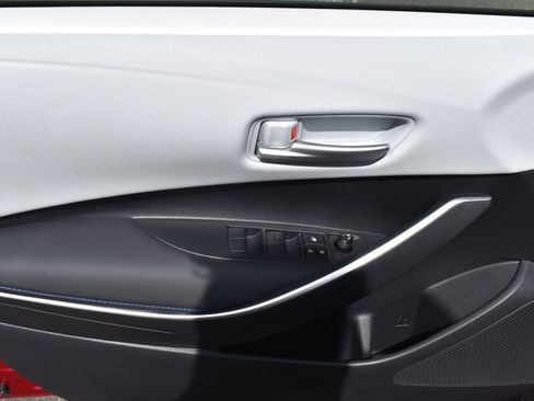 Used 2022 Toyota Corolla SE w/ SE Premium Package FWD image 17