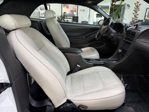 Used 2003 Ford Mustang Convertible RWD image 15