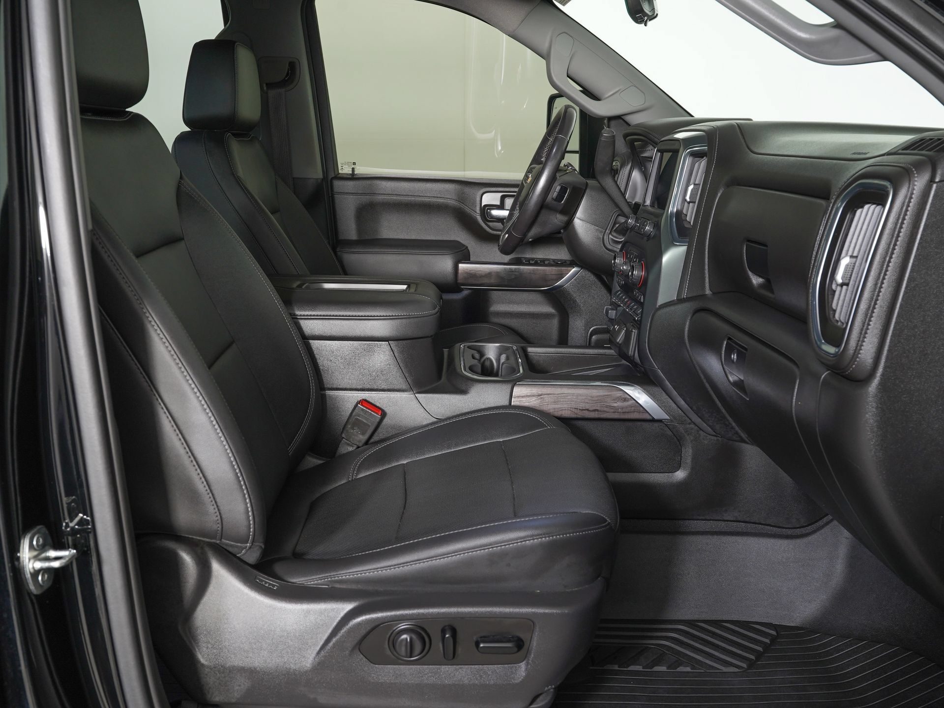 Used 2021 Chevrolet Silverado 2500 LTZ w/ LTZ Premium Package AWD/4WD image 9