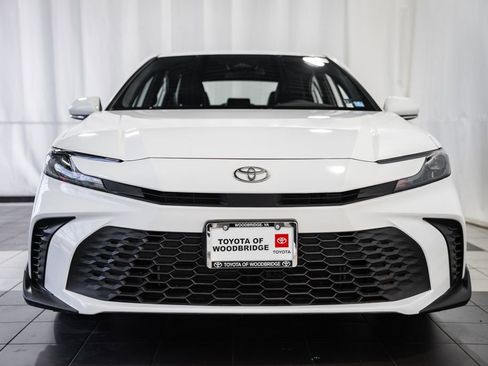 Used 2025 Toyota Camry SE FWD image 2