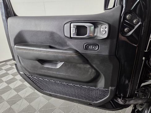 Used 2025 Jeep Wrangler Sahara w/ Safety Group image 22