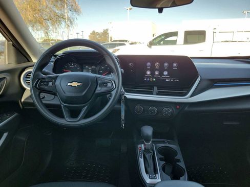 Used 2024 Chevrolet Trax LS w/ LS Convenience Package image 10