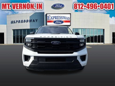 Used 2025 Ford Expedition Active AWD/4WD image 2