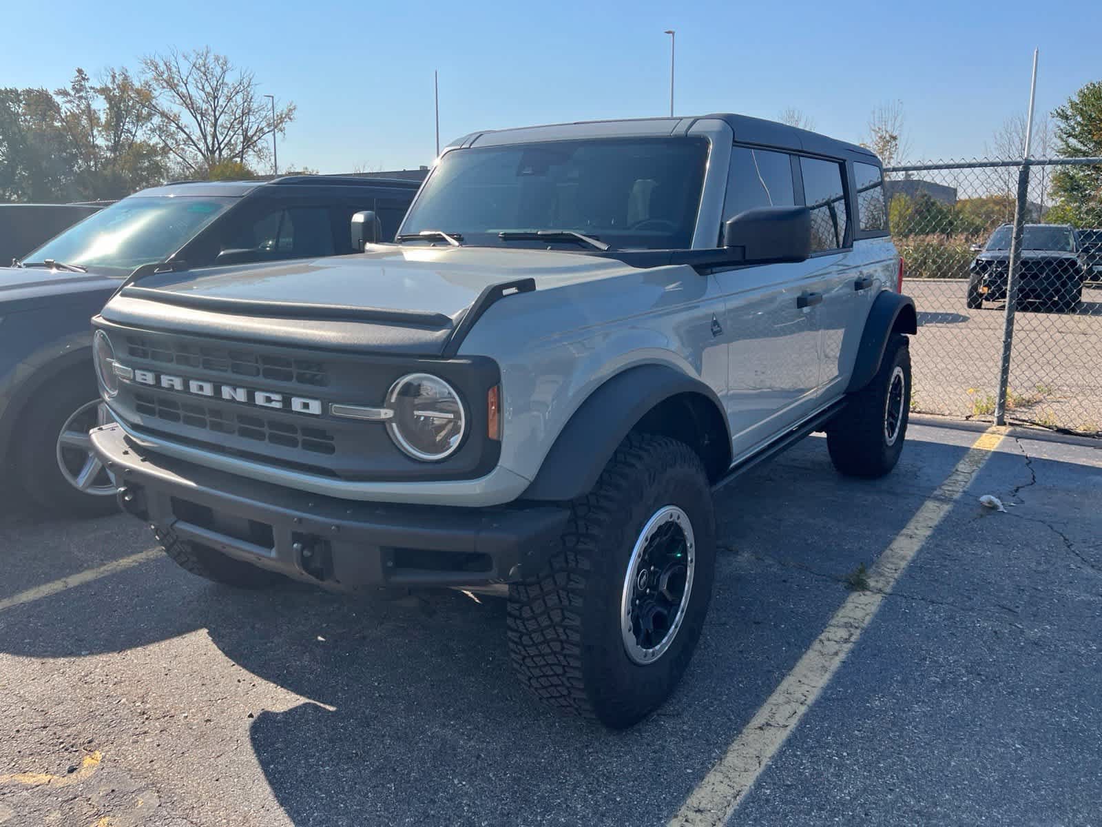 Used 2022 Ford Bronco Black Diamond w/ Sasquatch Package AWD/4WD image 2