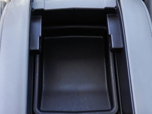 Used 2022 Toyota Highlander XLE AWD/4WD image 41