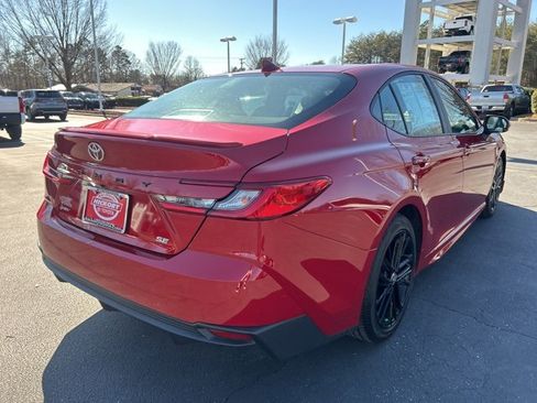 Used 2025 Toyota Camry SE image 5