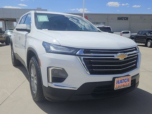 Used 2023 Chevrolet Traverse LT FWD image 4