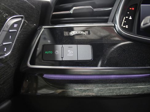 Used 2022 Audi Q7 Premium Plus image 8