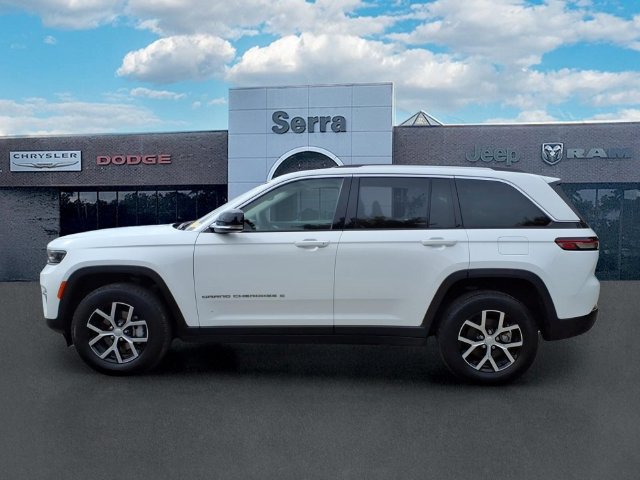 Used 2023 Jeep Grand Cherokee Limited AWD/4WD image 4