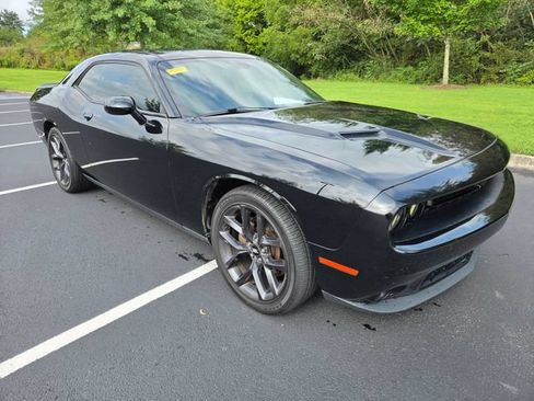 Used 2019 Dodge Challenger SXT w/ Blacktop Package RWD image 3