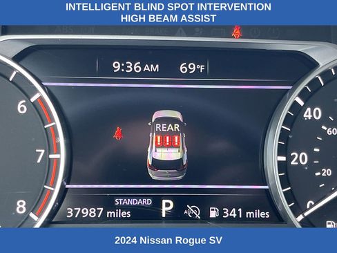 Used 2024 Nissan Rogue SV image 10