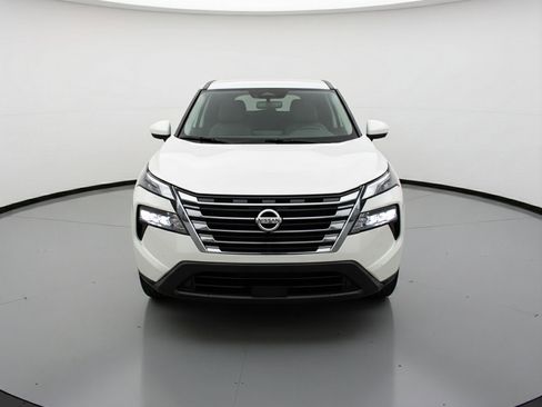 Used 2025 Nissan Rogue SV image 2