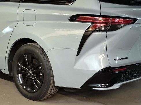 Used 2026 Toyota Sienna XSE image 11