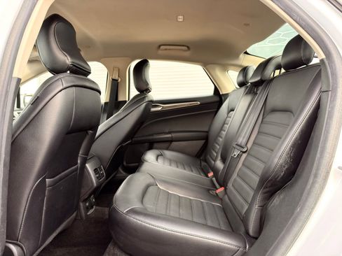 Used 2018 Ford Fusion SE w/ Equipment Group 602A FWD image 16