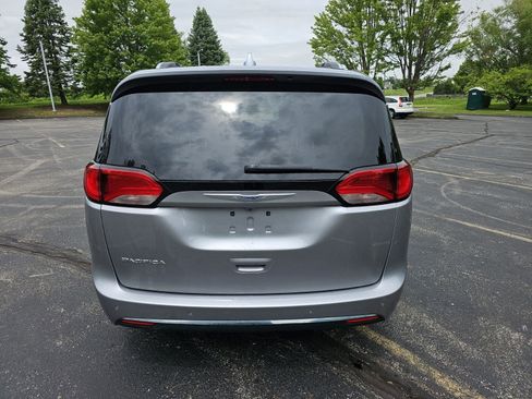 Used 2018 Chrysler Pacifica Touring-L Plus w/ Advanced Safetytec Group FWD image 5