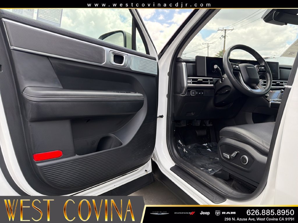 Used 2025 Hyundai Santa Fe SEL AWD/4WD image 16