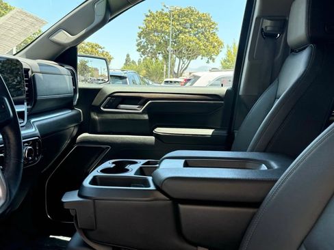 Used 2025 GMC Sierra 1500 SLT AWD/4WD image 12