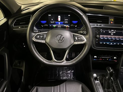 Used 2022 Volkswagen Tiguan SE image 16