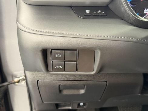 Used 2023 Toyota Highlander LE AWD/4WD image 16