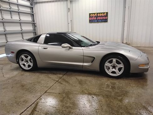 Used 1999 Chevrolet Corvette Coupe image 2