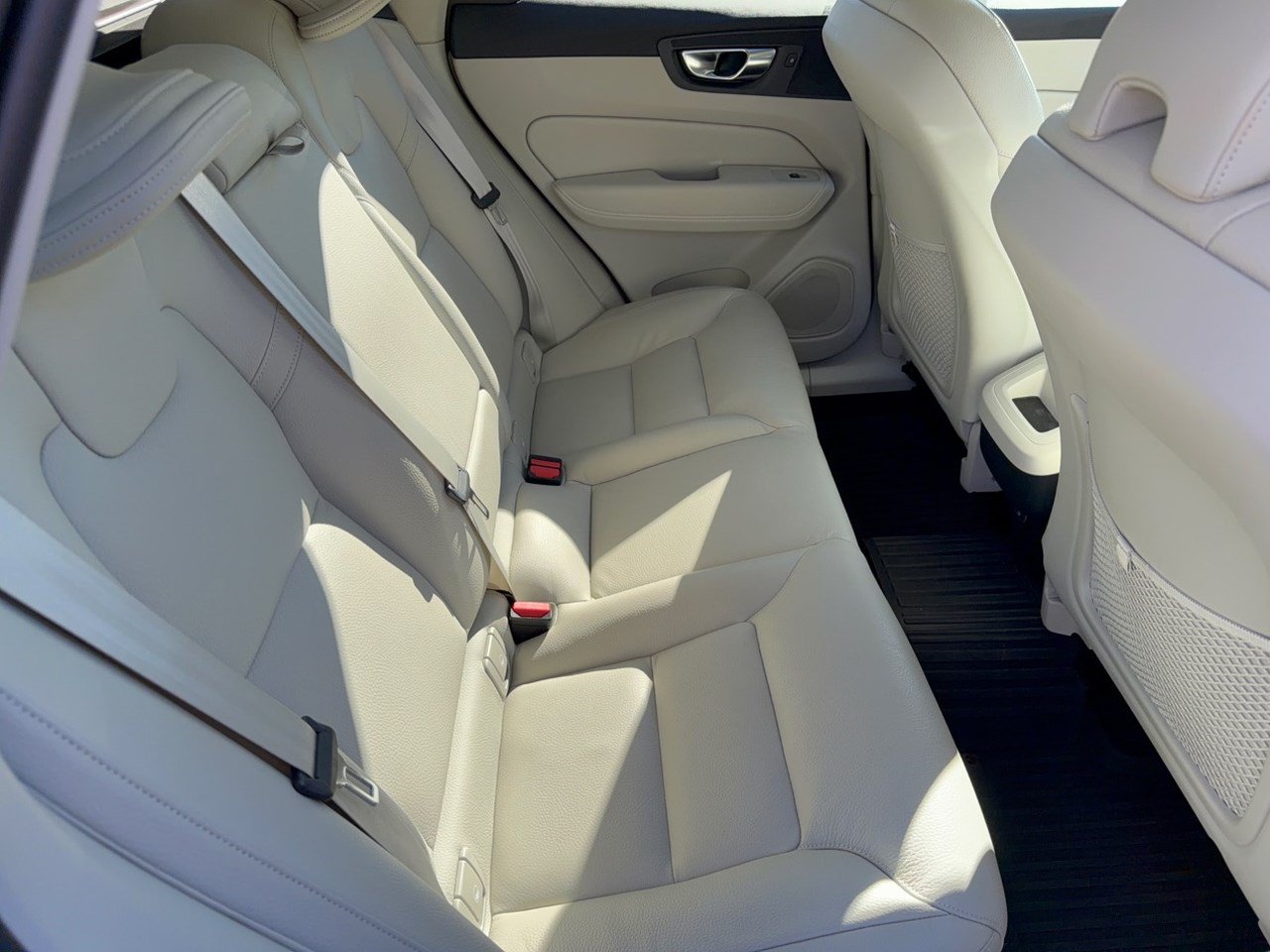 Used 2024 Volvo XC60 B5 Plus w/ Protection Package Premier AWD/4WD image 29