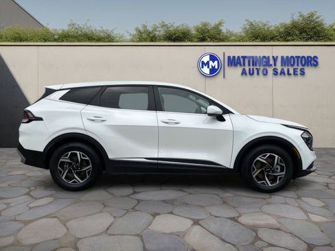 Used 2023 Kia Sportage LX image 2
