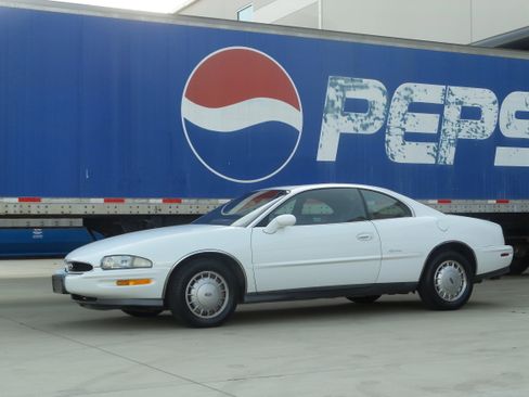 Used 1995 Buick Riviera Coupe image 1