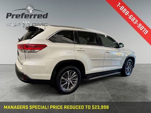 Used 2019 Toyota Highlander SE image 18