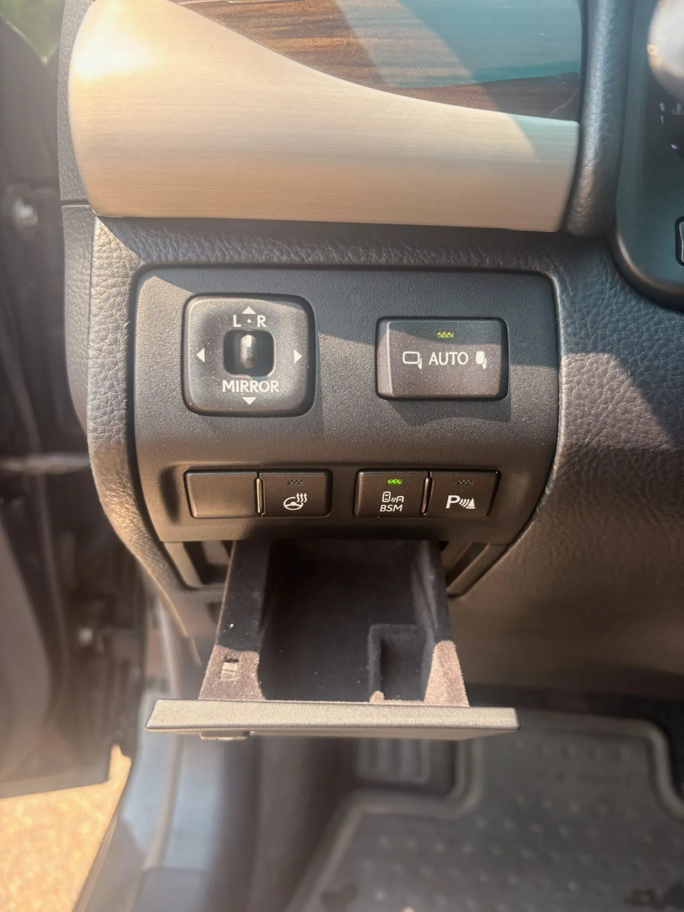 Used 2013 Lexus LS 460 AWD w/ Comfort Pkg image 16