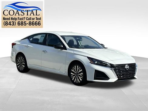 Certified 2025 Nissan Altima 2.5 SV FWD image 3