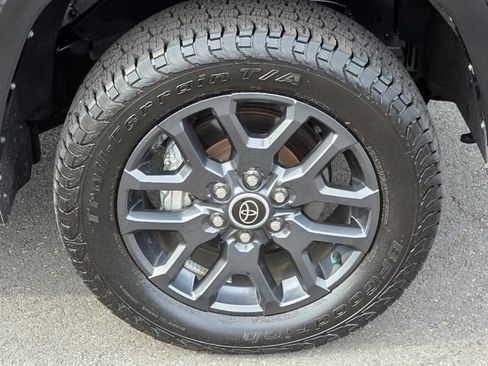 Used 2023 Toyota Tundra Platinum AWD/4WD image 9