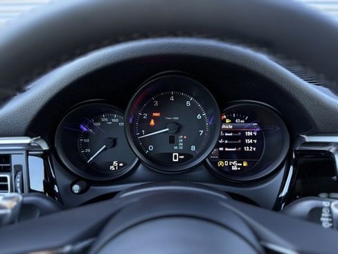 New 2026 Porsche Macan image 18