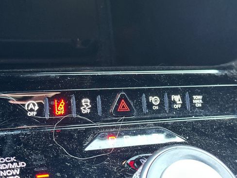 Used 2023 Jeep Wagoneer 4WD w/ Convenience Group I image 31