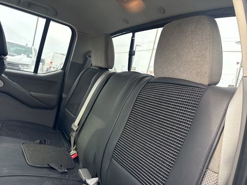 Used 2019 Nissan Frontier SV image 5
