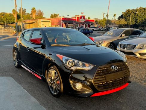 Used 2017 Hyundai Veloster Turbo FWD image 2