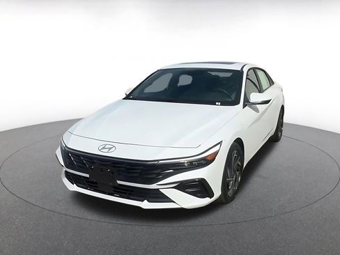 Used 2025 Hyundai Elantra Limited image 8