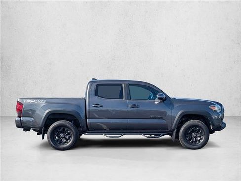 Used 2018 Toyota Tacoma TRD Off-Road w/ Technology Package AWD/4WD image 4