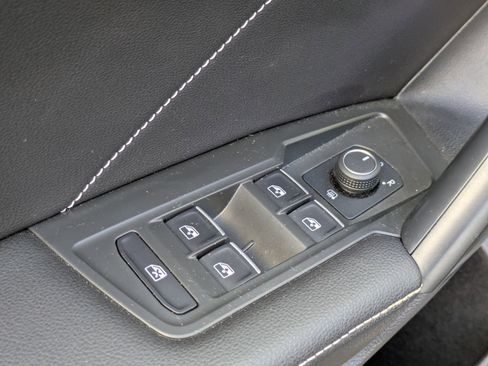 Used 2024 Volkswagen Tiguan SE R-Line image 11