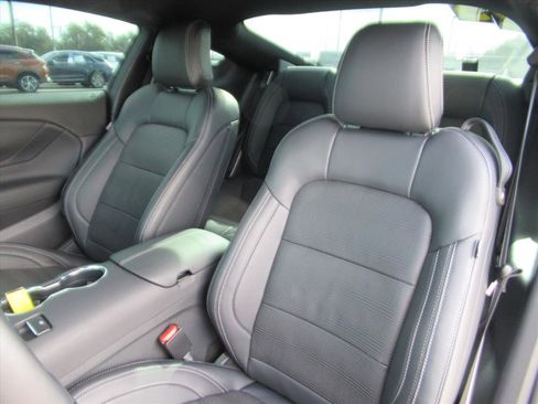 Used 2025 Ford Mustang GT Premium image 17