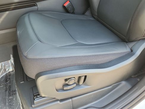 New 2025 Land Rover Defender 90 V8 image 11