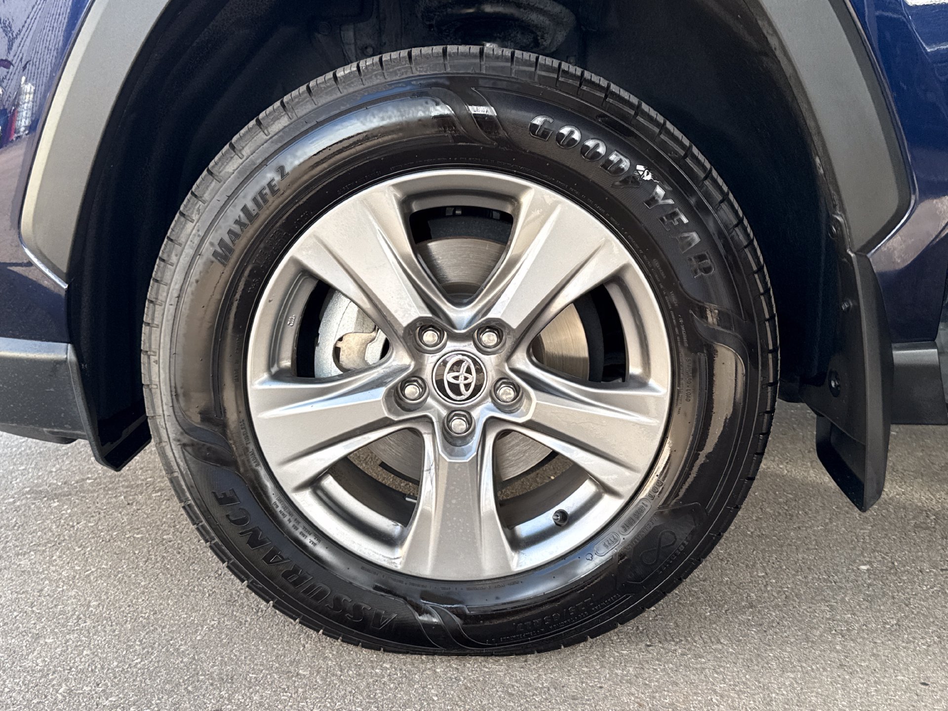 Used 2024 Toyota RAV4 XLE AWD/4WD image 19