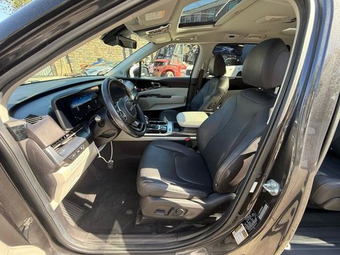 Used 2023 Kia Carnival SX Prestige FWD image 8