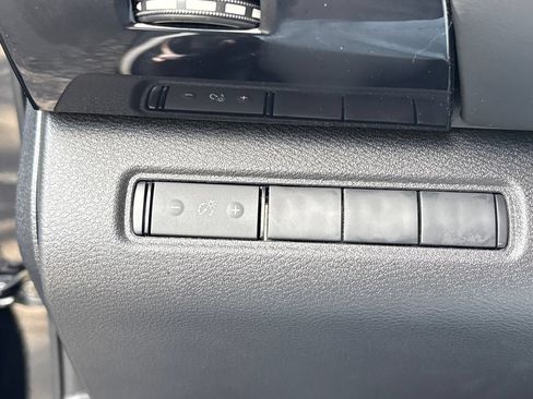 Used 2026 Nissan Pathfinder S FWD image 9