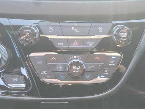 Used 2019 Chrysler Pacifica Touring Plus w/ S Appearance Package image 24