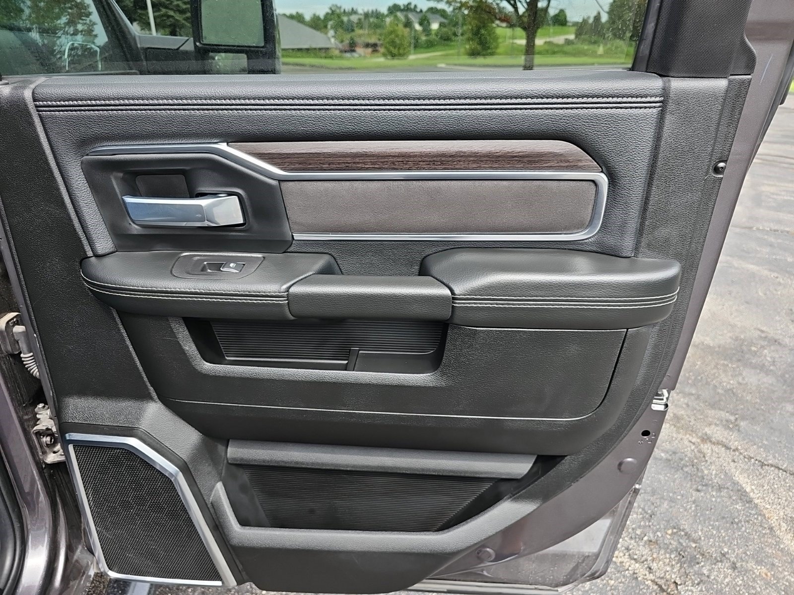 Used 2025 RAM 2500 Laramie AWD/4WD image 16