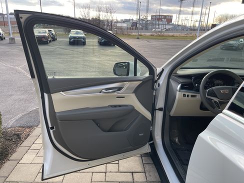 Used 2021 Cadillac XT5 Premium Luxury image 16