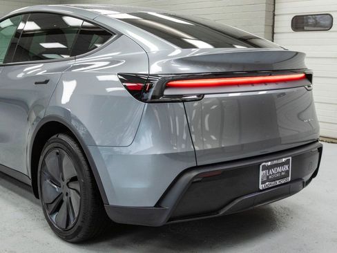 Used 2026 Tesla Model Y Long Range image 33