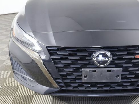 Used 2023 Nissan Altima 2.0 SR FWD image 14