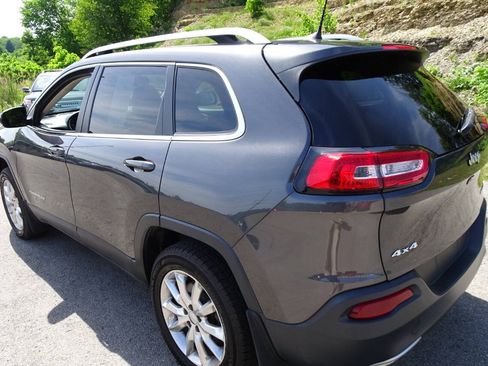 Used 2017 Jeep Cherokee Limited AWD/4WD image 8